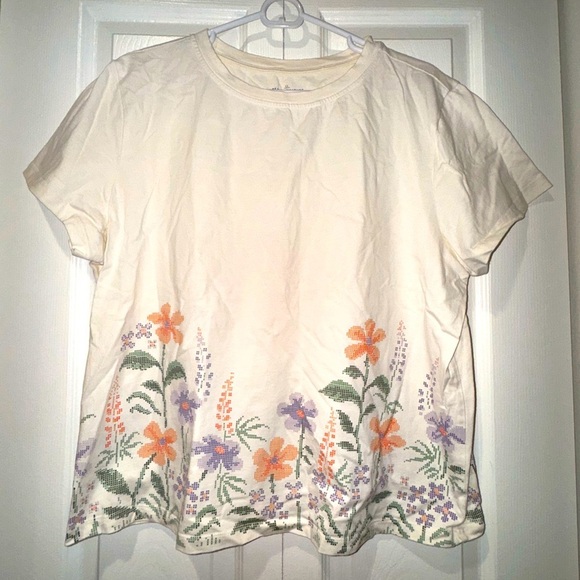L.L. Bean Signature cream Flowy T with faux floral embroidery. Size XL. EUC - Picture 1 of 10